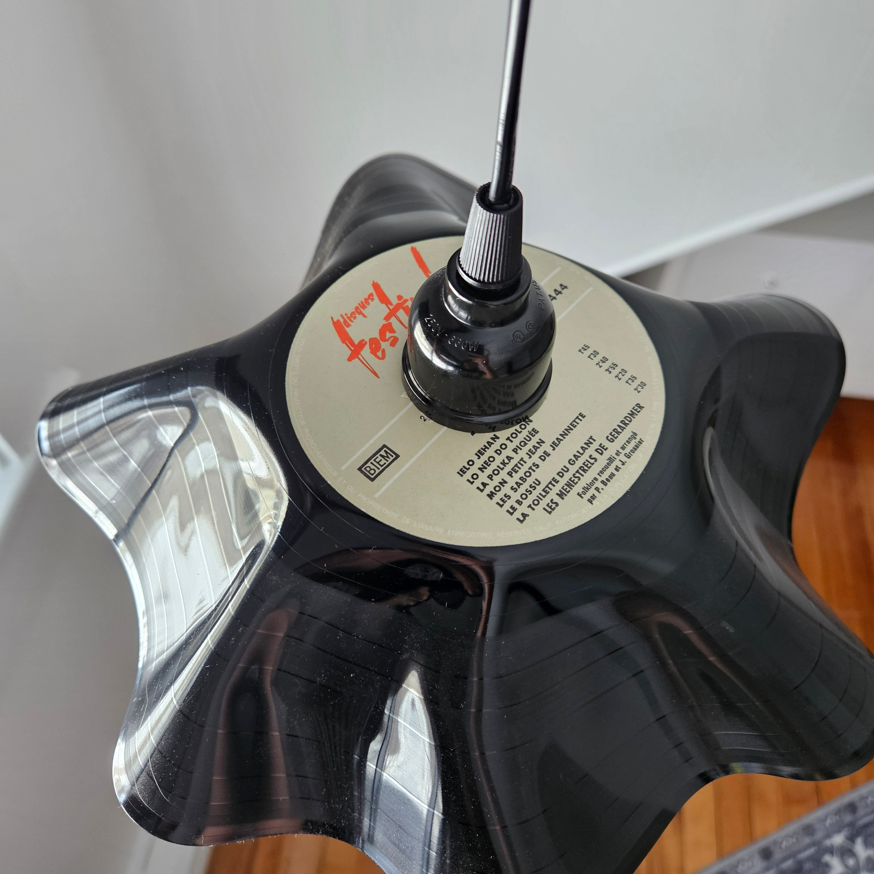 Luminaire suspendu en vinyle recyclé – 12 pouces