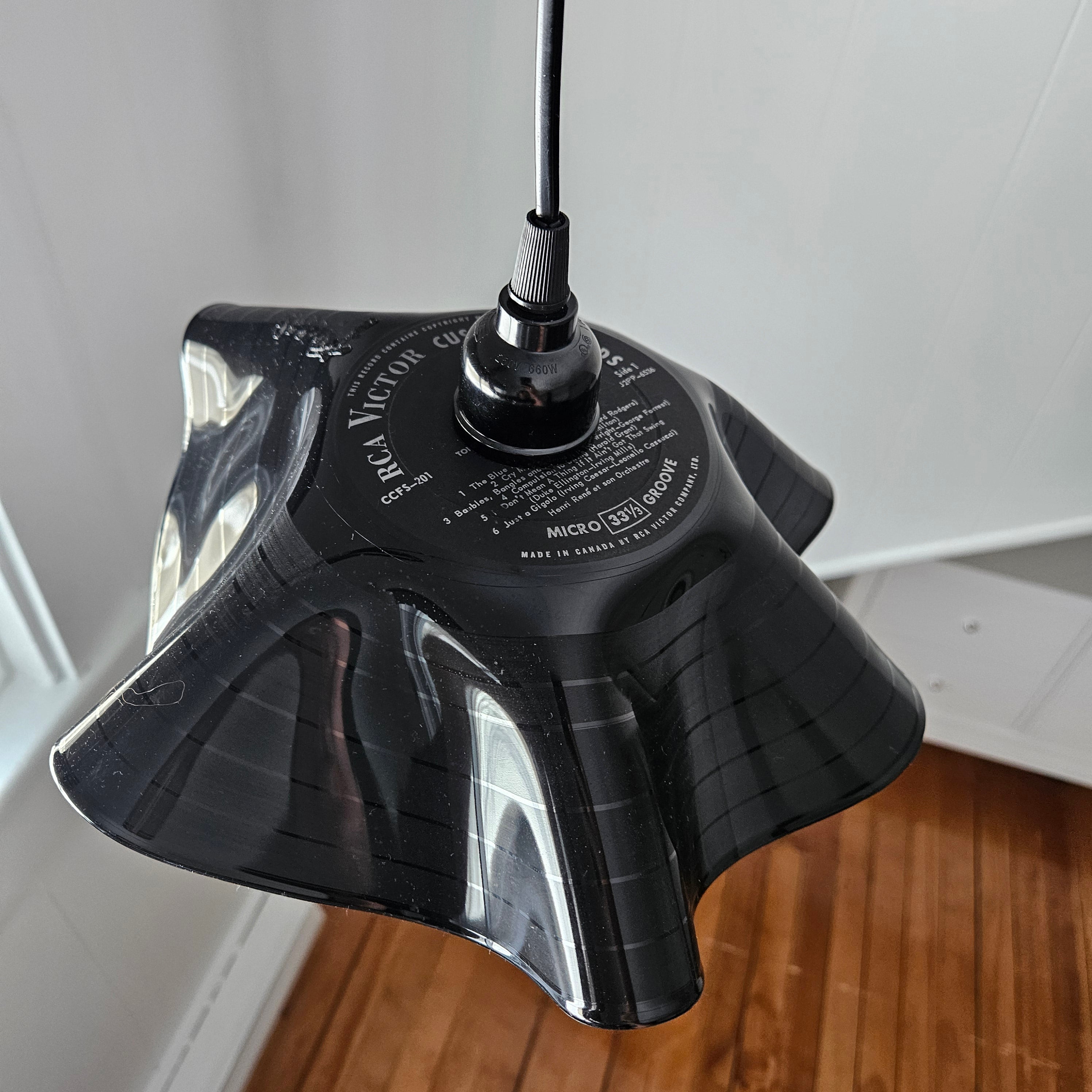 Luminaire suspendu en vinyle recyclé – 12 pouces